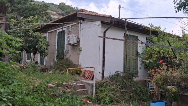 casa indipendente in vendita a Vallecrosia in zona Vallecrosia Alta