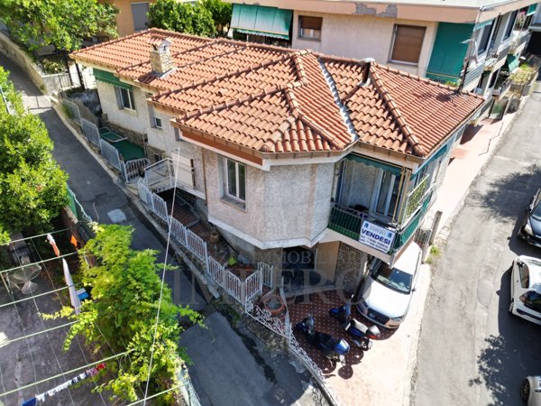 casa indipendente in vendita a Vallecrosia