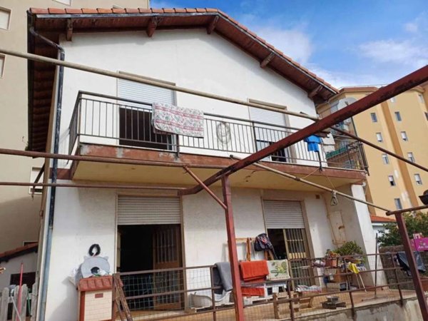 casa indipendente in vendita a Vallecrosia