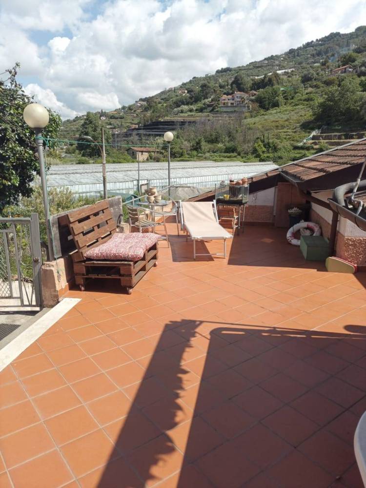 casa indipendente in vendita a Vallecrosia