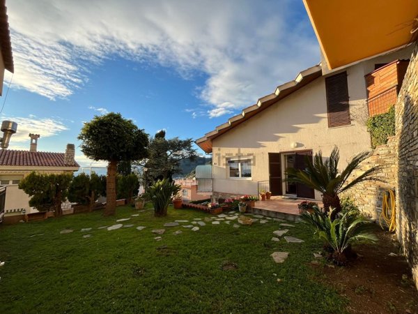 casa indipendente in vendita a Vallecrosia