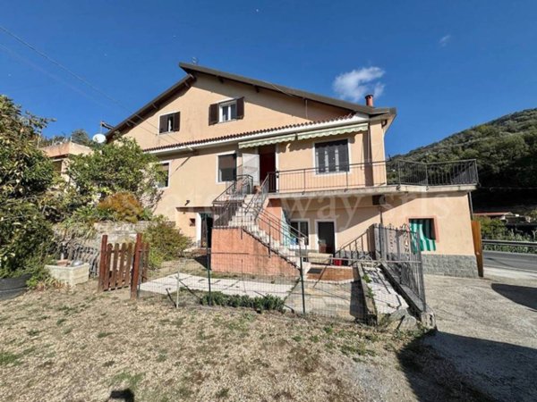 casa indipendente in vendita a Vallecrosia in zona Vallecrosia Alta
