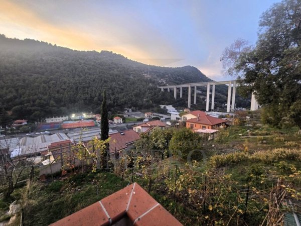 casa indipendente in vendita a Vallecrosia