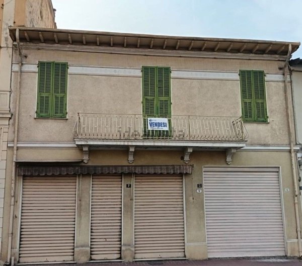 negozio in vendita a Vallecrosia