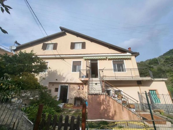 casa indipendente in vendita a Vallecrosia
