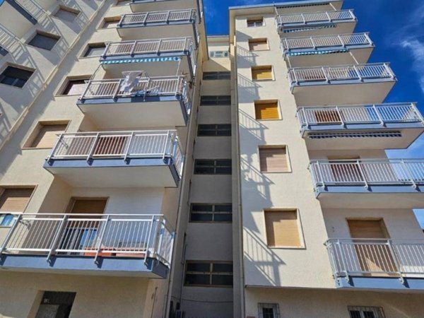 locale commerciale in vendita a Vallecrosia