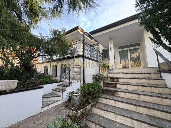 casa indipendente in vendita a Vallecrosia