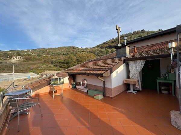 casa indipendente in vendita a Vallecrosia in zona Vallecrosia Alta