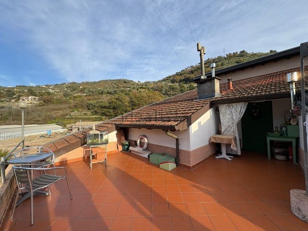 casa indipendente in vendita a Vallecrosia