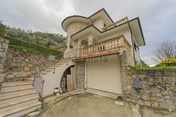 casa indipendente in vendita a Vallecrosia