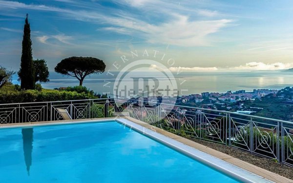 casa indipendente in vendita a Vallecrosia