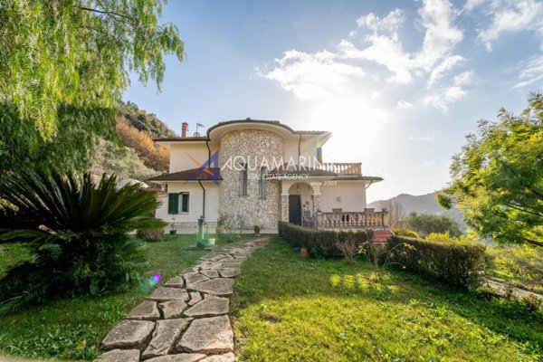 casa indipendente in vendita a Vallecrosia
