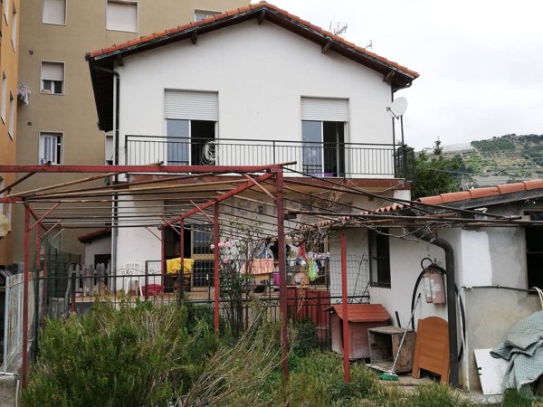 casa indipendente in vendita a Vallecrosia