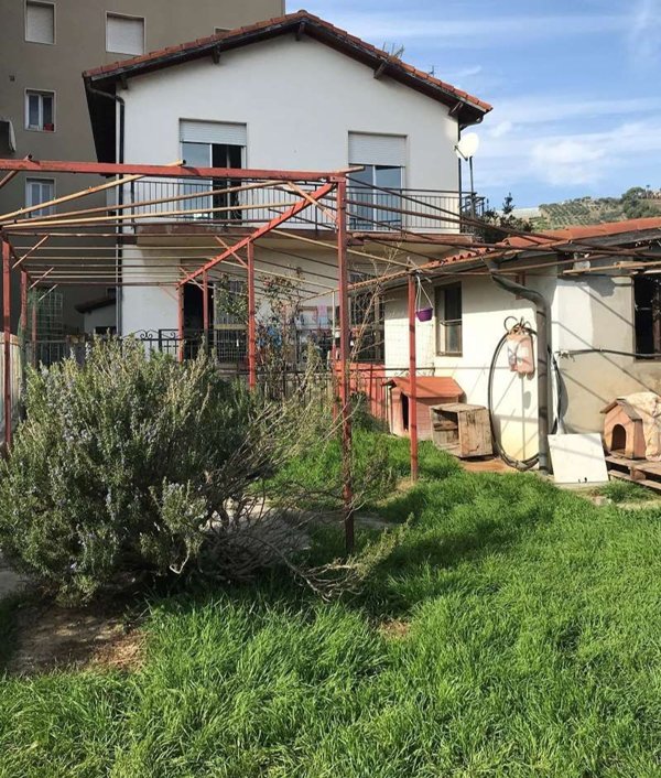 casa indipendente in vendita a Vallecrosia