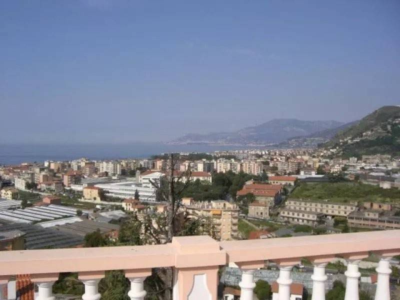 casa indipendente in vendita a Vallecrosia