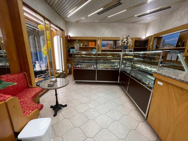 negozio in vendita a Vallecrosia