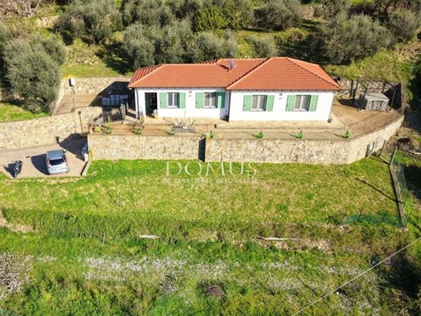 casa indipendente in vendita a Vallecrosia