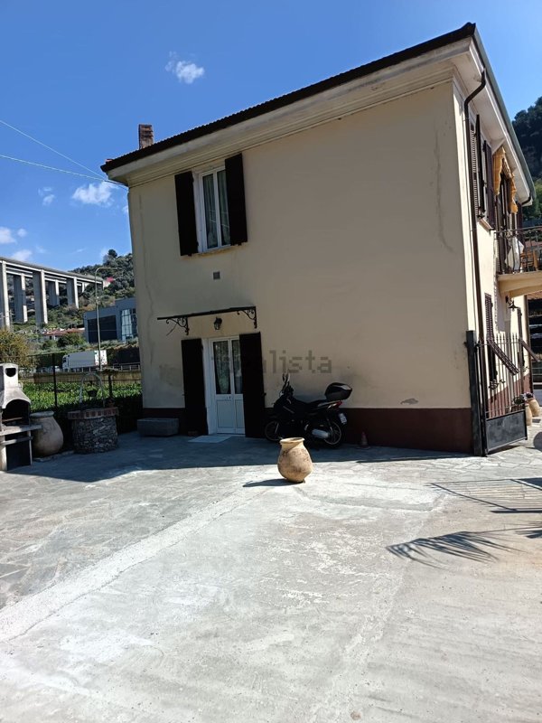 casa indipendente in vendita a Vallecrosia