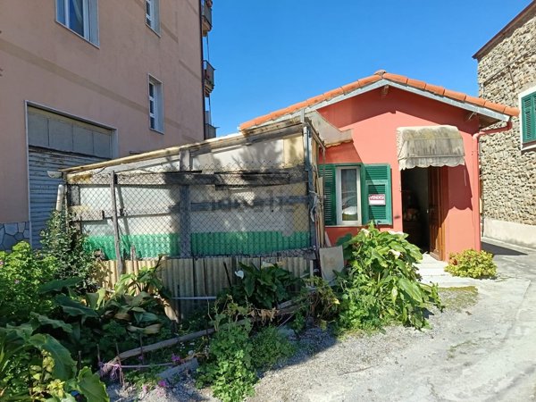locale di sgombero in vendita a Vallecrosia