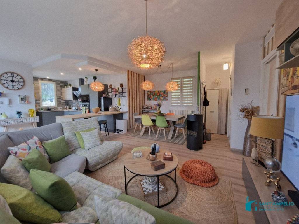 casa indipendente in vendita a Vallecrosia in zona Vallecrosia Alta