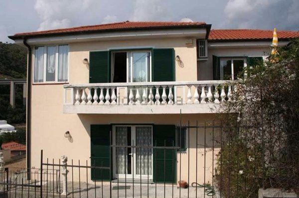 casa indipendente in vendita a Vallecrosia in zona Vallecrosia Alta