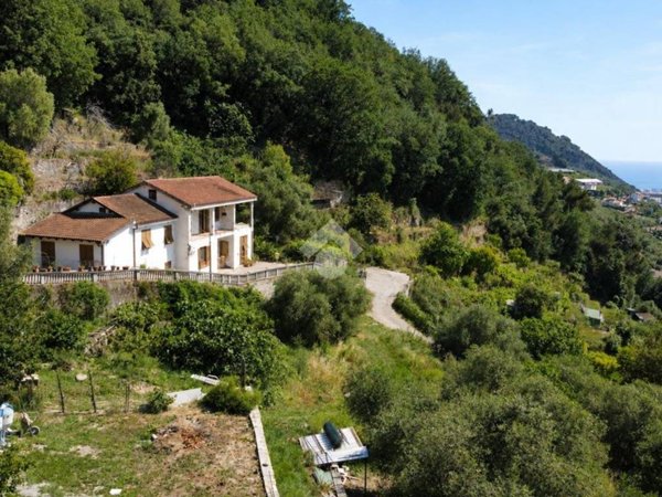 casa indipendente in vendita a Vallecrosia in zona Vallecrosia Alta