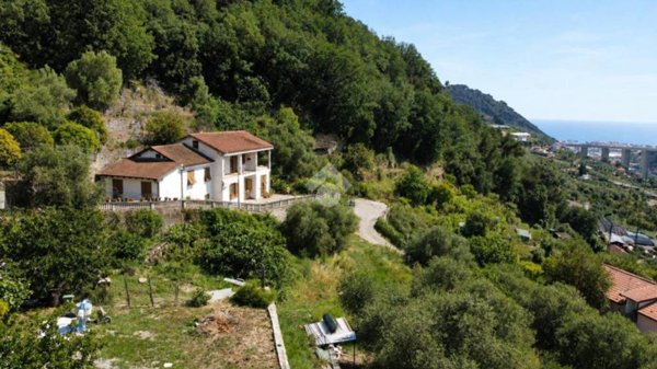 casa indipendente in vendita a Vallecrosia in zona Vallecrosia Alta