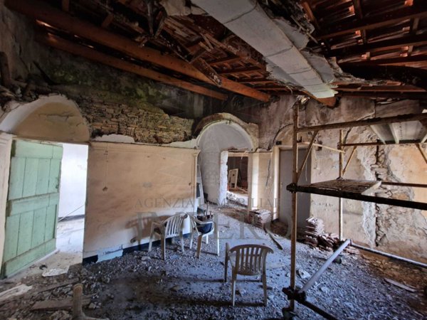 casa indipendente in vendita a Vallecrosia in zona Vallecrosia Alta