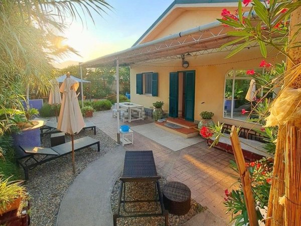 casa indipendente in vendita a Vallecrosia