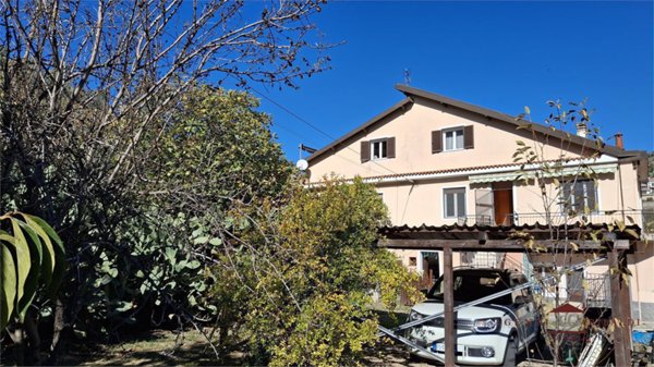 casa indipendente in vendita a Vallecrosia