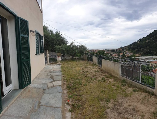 casa indipendente in vendita a Vallecrosia in zona Vallecrosia Alta