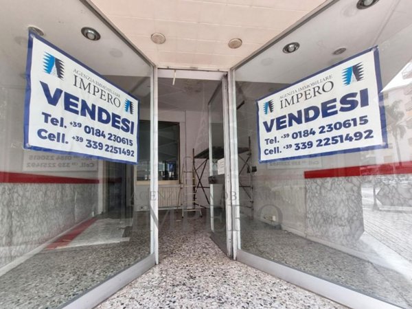 locale commerciale in vendita a Vallecrosia