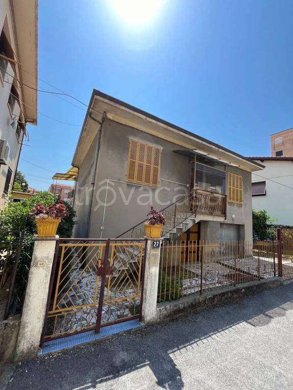 casa indipendente in vendita a Vallecrosia