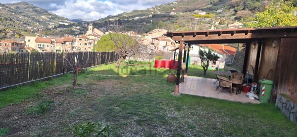 appartamento in vendita a Vallecrosia in zona Vallecrosia Alta