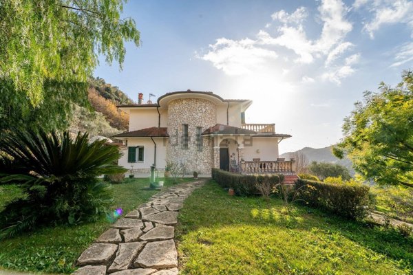 casa indipendente in vendita a Vallecrosia