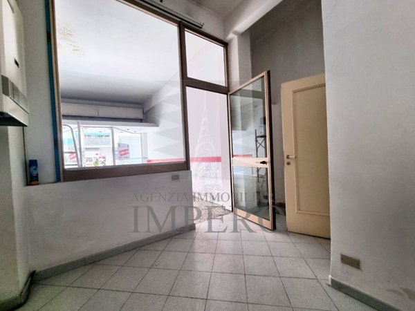 locale commerciale in vendita a Vallecrosia