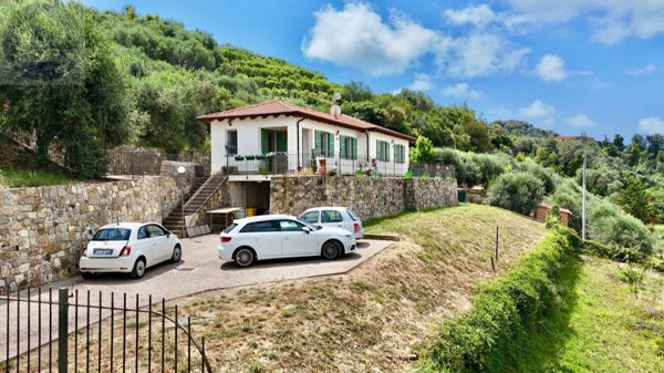 casa indipendente in vendita a Vallecrosia in zona Vallecrosia Alta