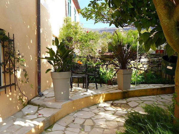 casa indipendente in vendita a Vasia in zona Pianavia