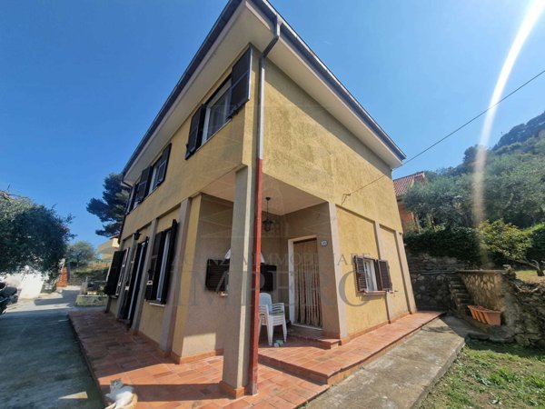 casa indipendente in vendita a Ventimiglia in zona Seglia / San Bernardo