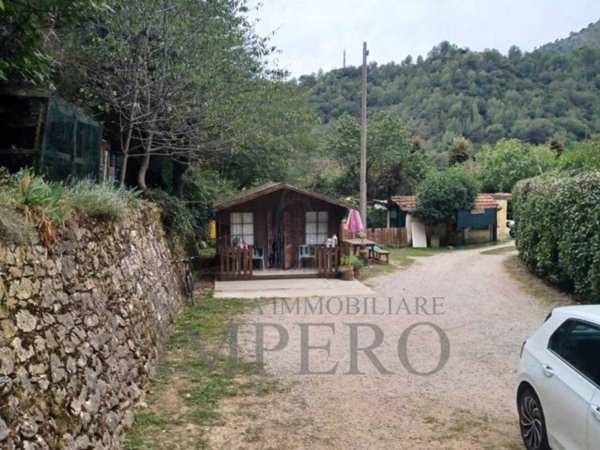 locale commerciale in vendita a Ventimiglia in zona Trucco