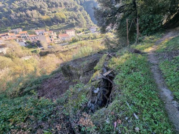 casa indipendente in vendita a Ventimiglia in zona Calvo