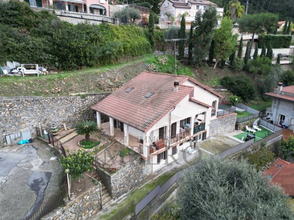 casa indipendente in vendita a Ventimiglia in zona Porra