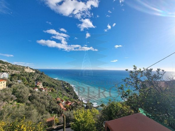 quadrivano in vendita a Ventimiglia in zona Grimaldi