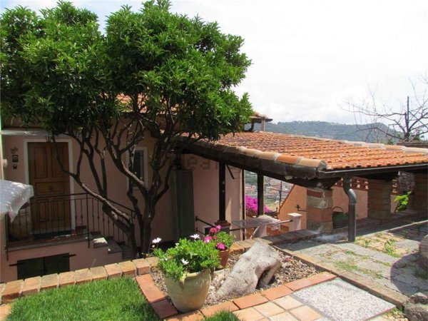 casa indipendente in vendita a Ventimiglia