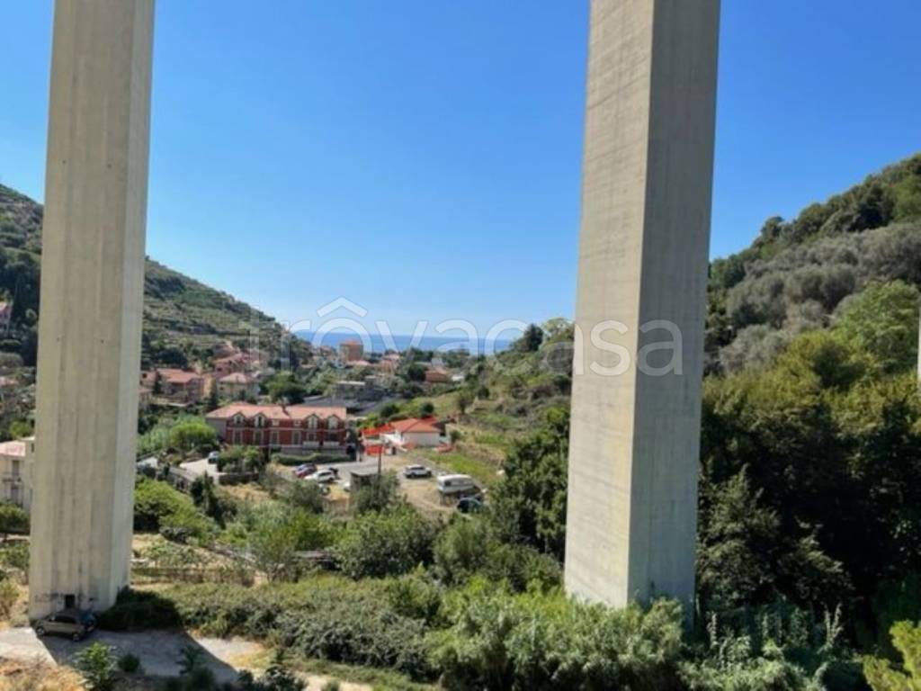 appartamento in vendita a Ventimiglia in zona Latte