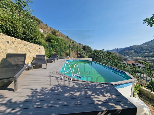casa indipendente in vendita a Ventimiglia