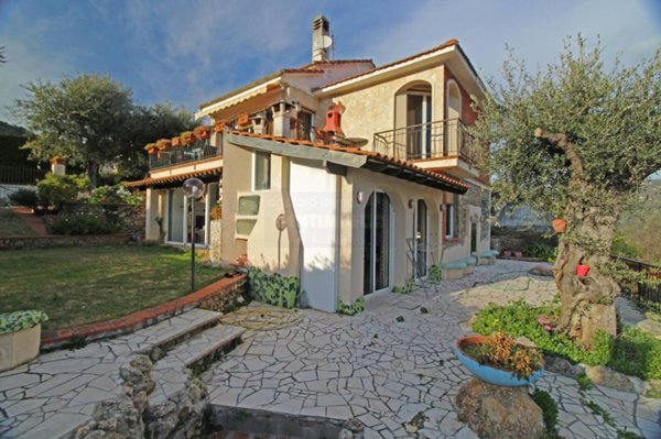 casa indipendente in vendita a Ventimiglia in zona Seglia / San Bernardo