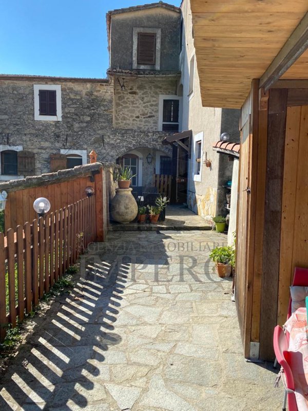 casa semindipendente in vendita a Ventimiglia in zona Sealza