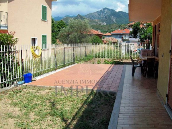 casa indipendente in vendita a Ventimiglia in zona Porra