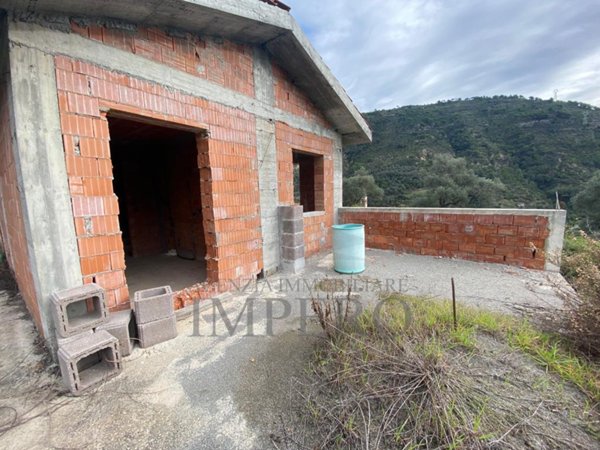 casa indipendente in vendita a Ventimiglia in zona Calvo